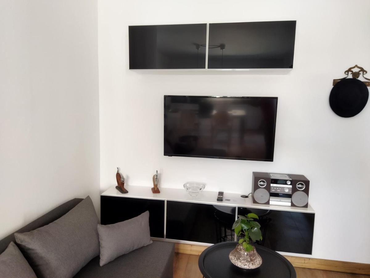 Minimal Apartment By The Beach Corinth Buitenkant foto